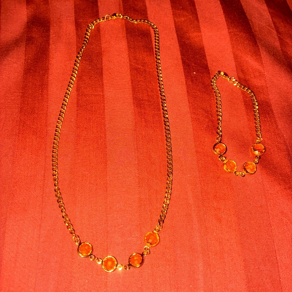Elegant Gold Necklace and Bracelet Set